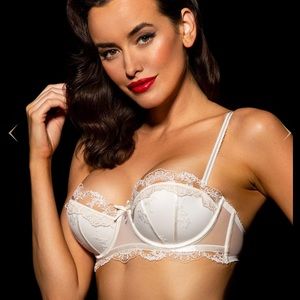 Selling this honey birdette padded 34D brand new